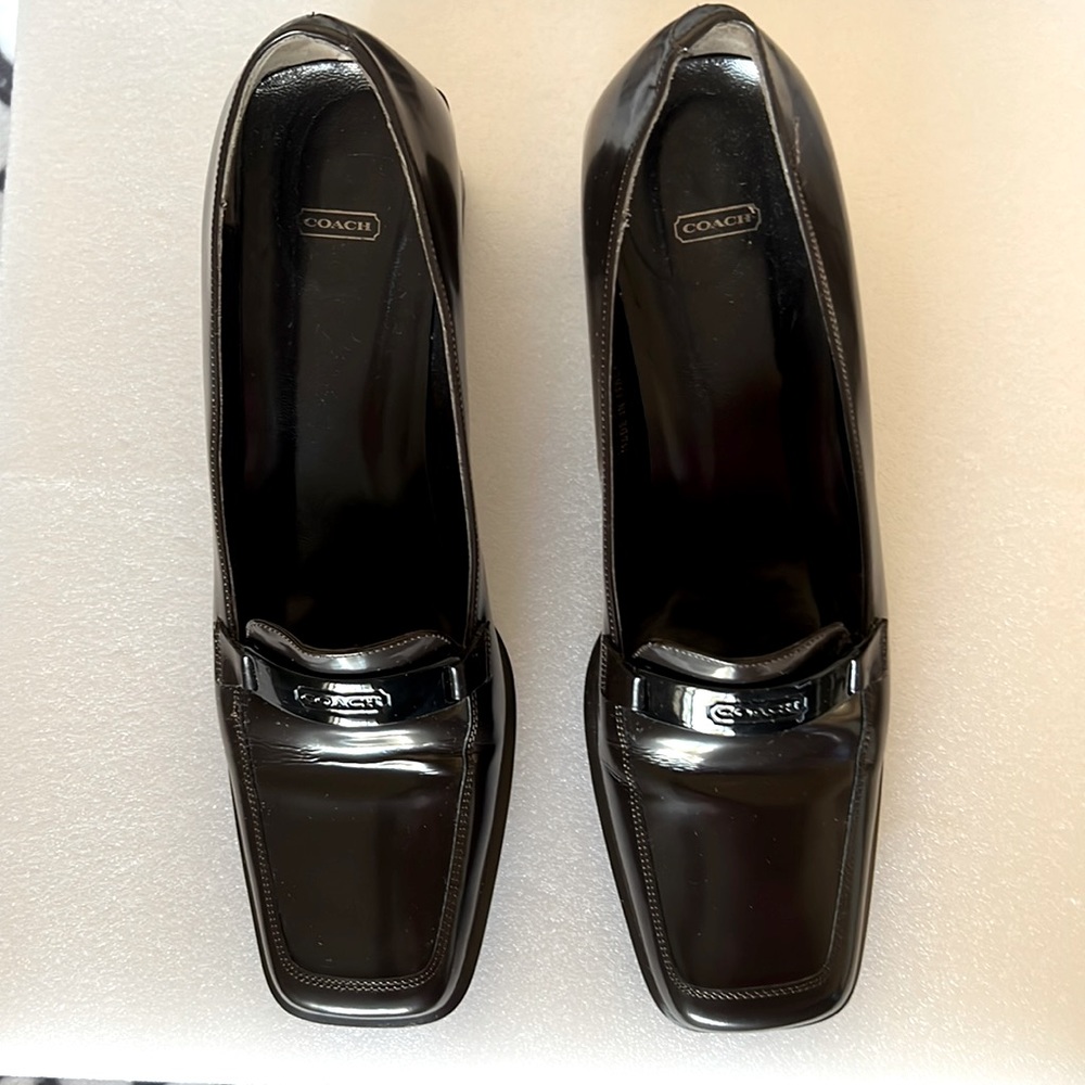 Coach Dark Brown Leather  7 B  Pump 2” heel Made in Italy